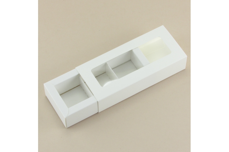 Коробка на 3 конфеты с фальшбортом белая/крафт с окном (12,2*4*3 см)